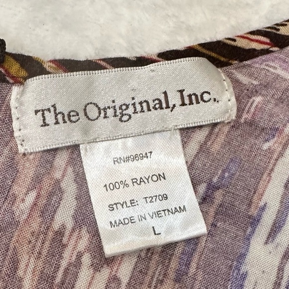 The Original Inc. Geometric Cap Sleeve Crop Blouse in Multicolor - Picture 2 of 9